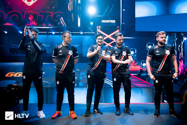 sjuush ：第一次打线下赛朋友说我是外挂